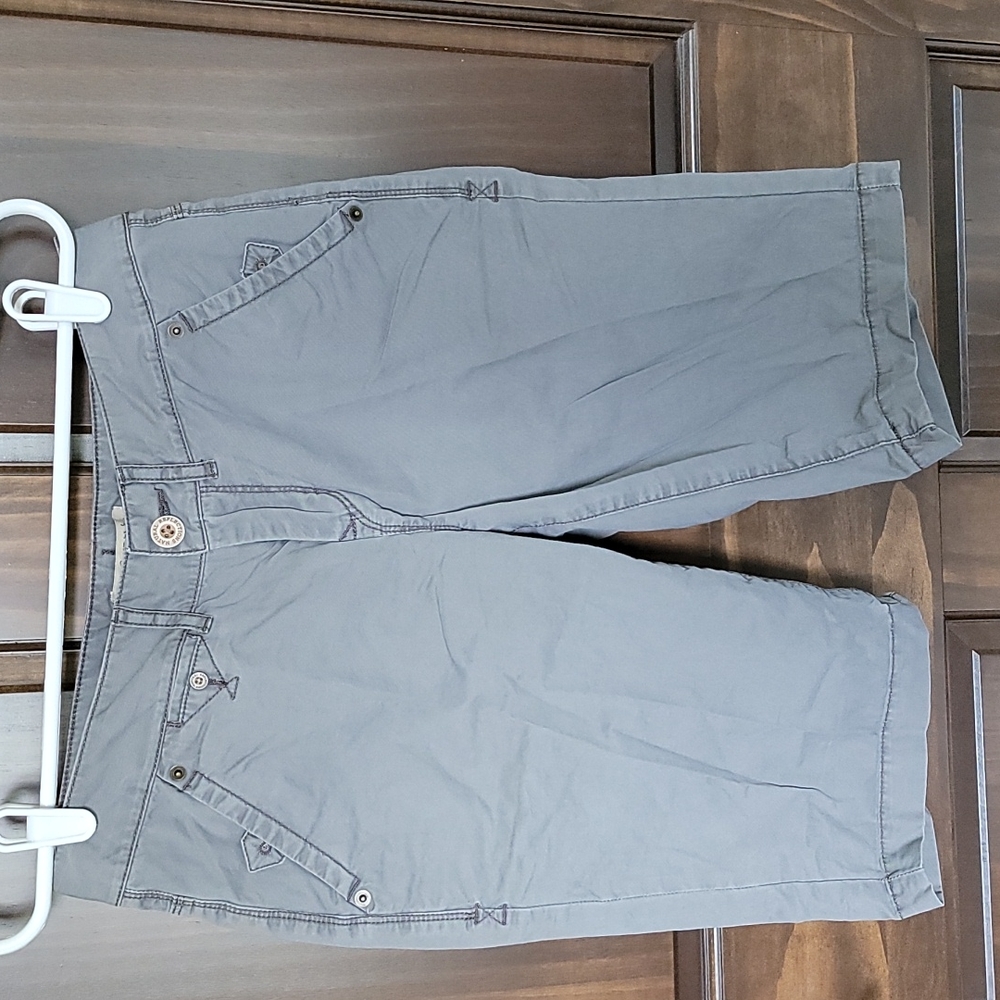 Womens size 4 Natural Reflections bermuda shorts